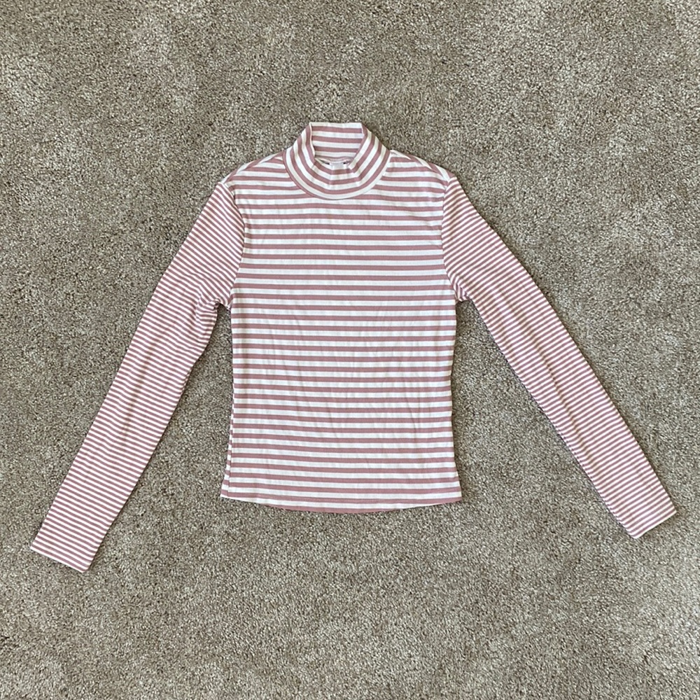 Form Fitting Striped Long Sleeve Shirt